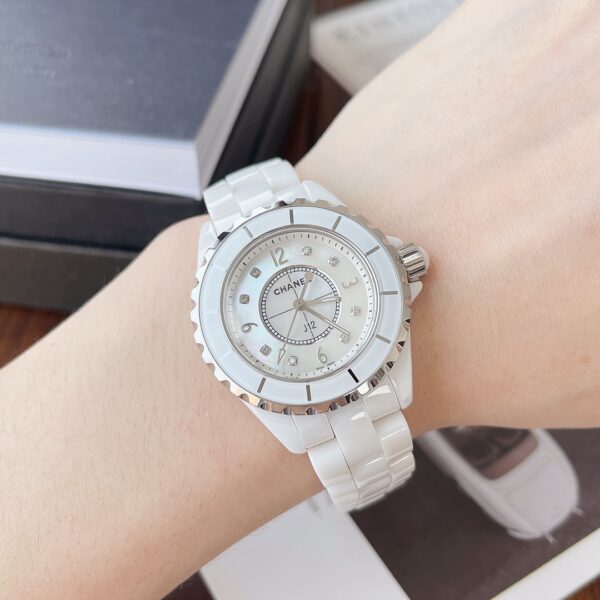 シャネル(Chanel) セラミック J12 時計 白 33mm