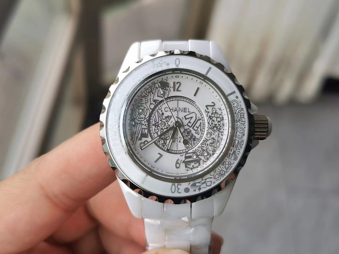 シャネル(Chanel) セラミック J12 時計 白 33mm