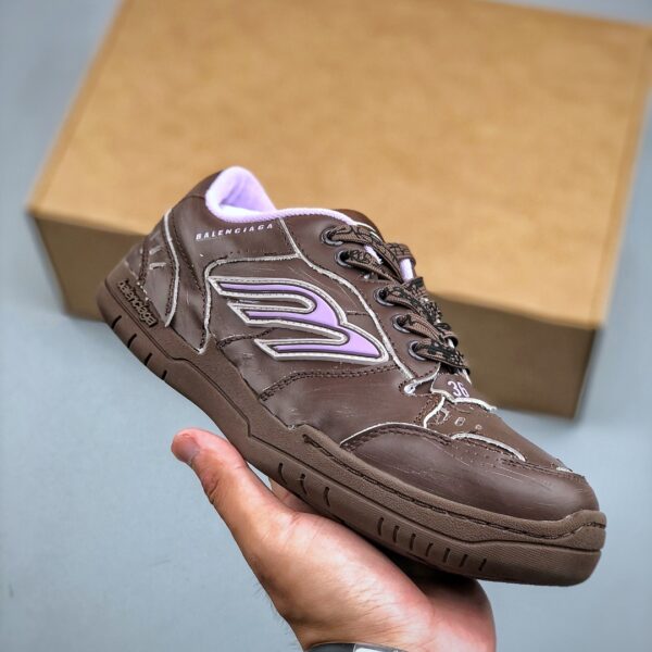 Balenciaga Hamptons wome Worn-out Sneaker in Off Brown