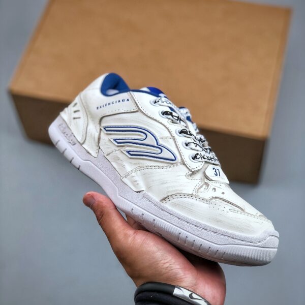 Balenciaga Hamptons wome Worn-out Sneaker in Off Blue/grey