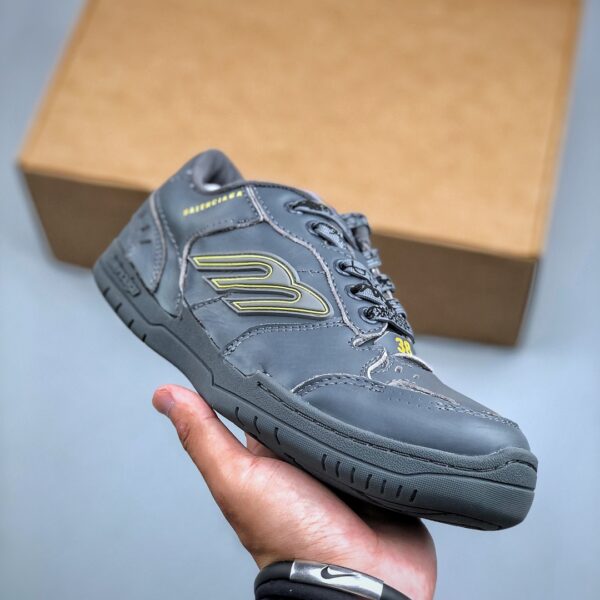 Balenciaga Hamptons wome Worn-out Sneaker in Off Grey/yellow