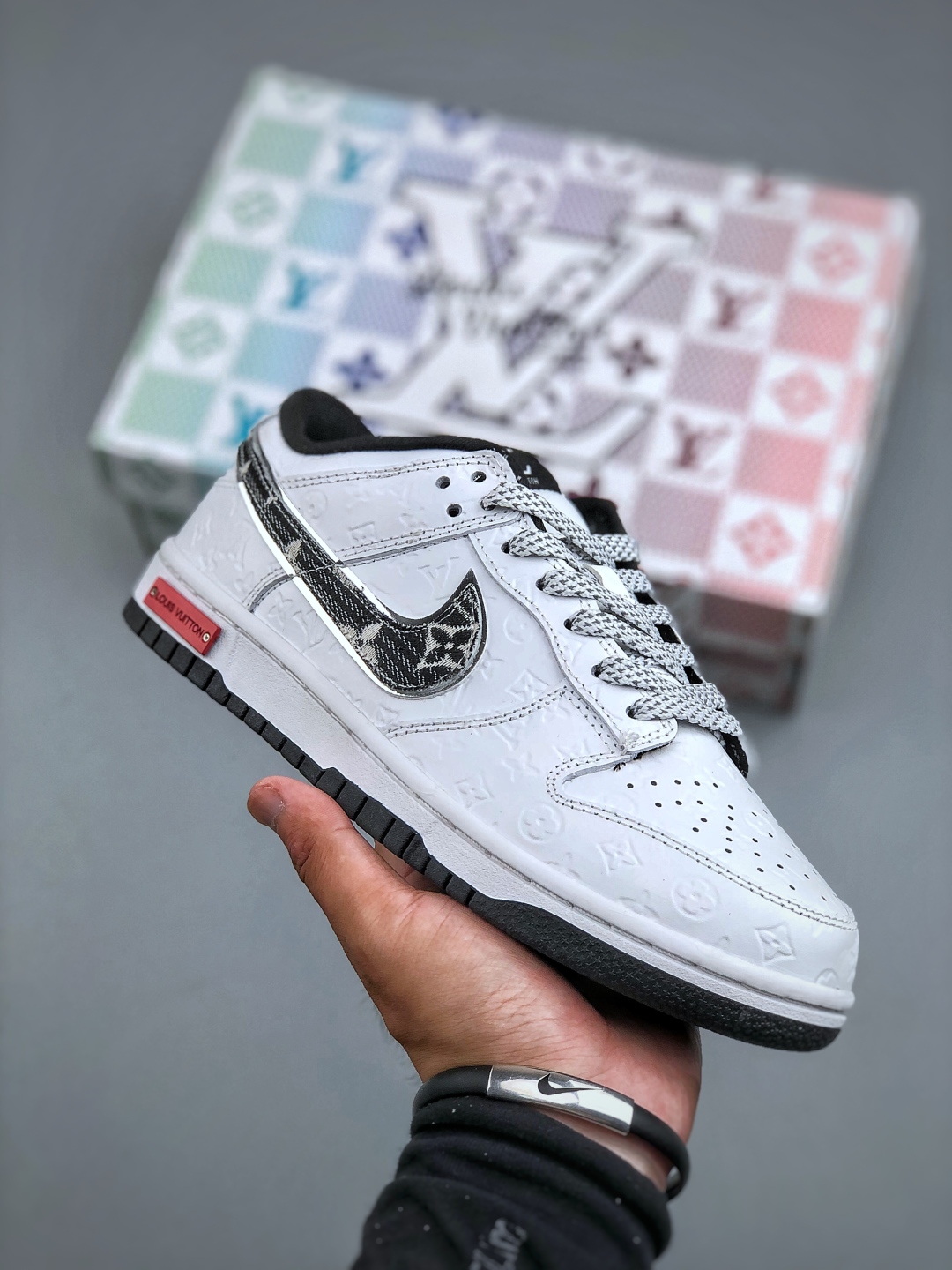 NIKE SB Dunk Low RETRO x Louis Vuitton White/black