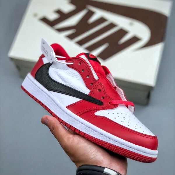 Travis Scott x Air Jordan 1 red