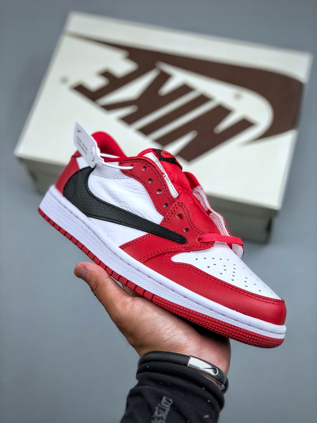 Travis Scott x Air Jordan 1 red
