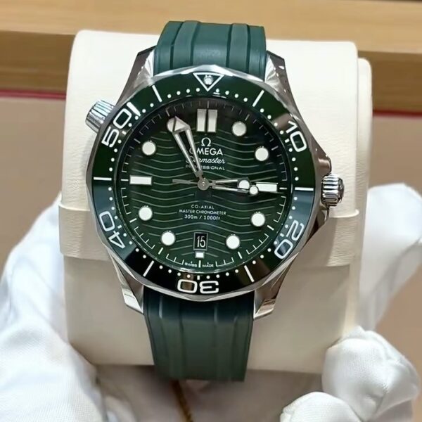 オメガ(Omega) 新作 タツノオトシゴ300 メンズ 時計 42mm