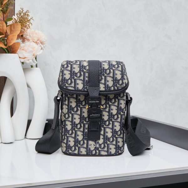 ディオール(Dior)新作 斜 めがけ バッグ 13 x 19 x 7cm