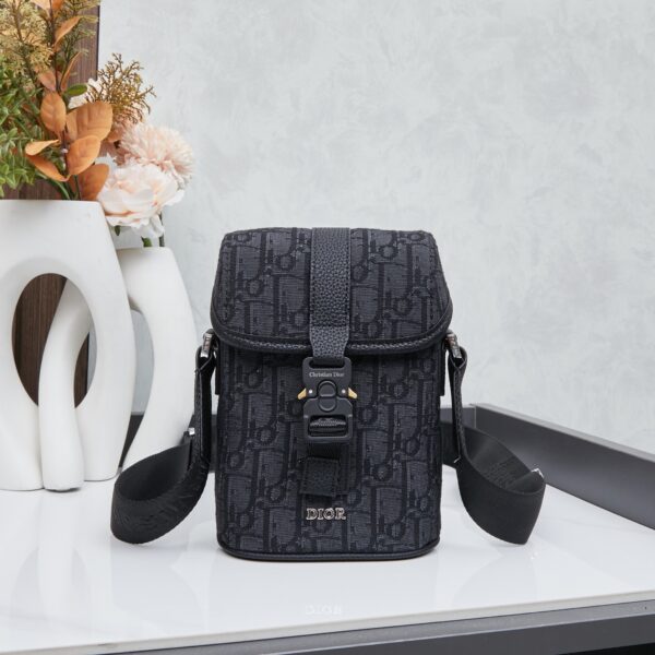 ディオール(Dior)新作 斜 めがけ バッグ 13 x 19 x 7cm