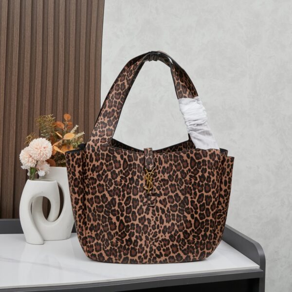 サンローラン(YSL) 新作 Le 5à7 Bea バッグ 38x27x13cm