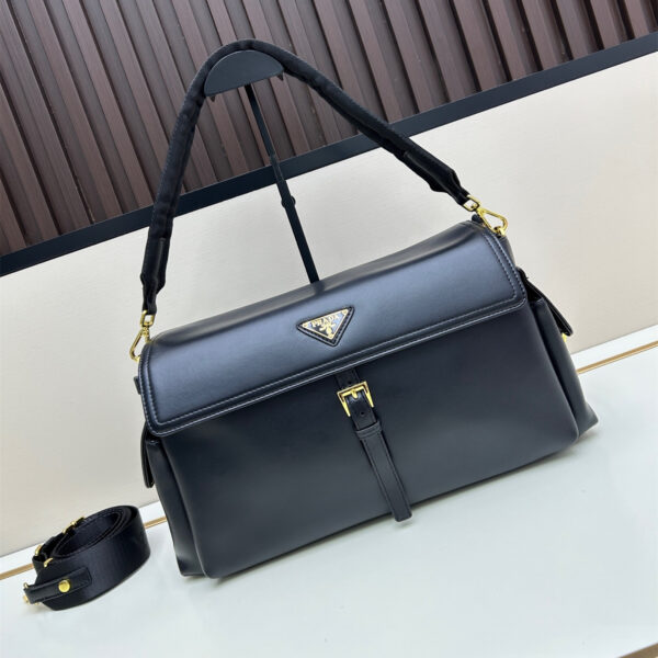 PRADA(プラダ) 革 肩掛け バッグ 37x19x14cm