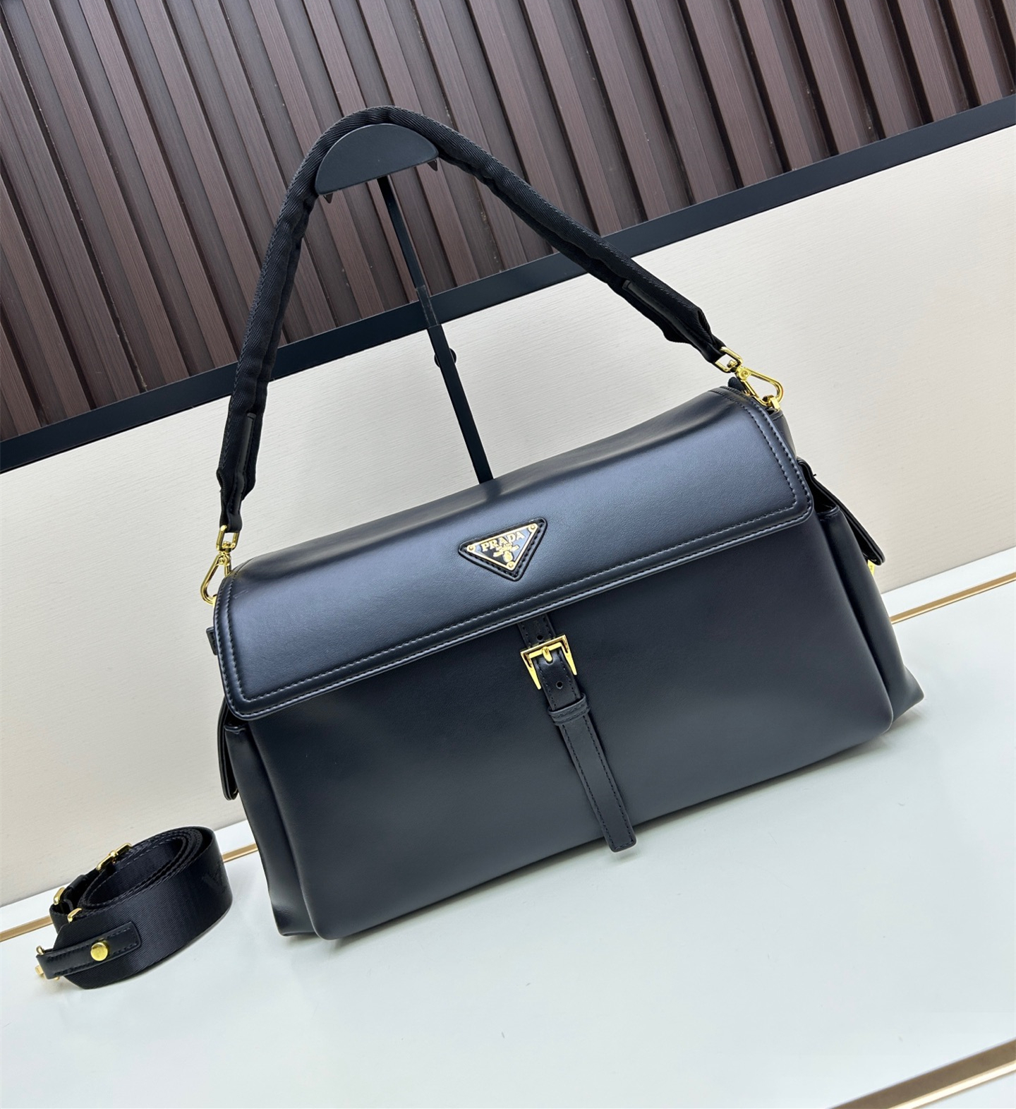 PRADA(プラダ) 革 肩掛け バッグ 37x19x14cm