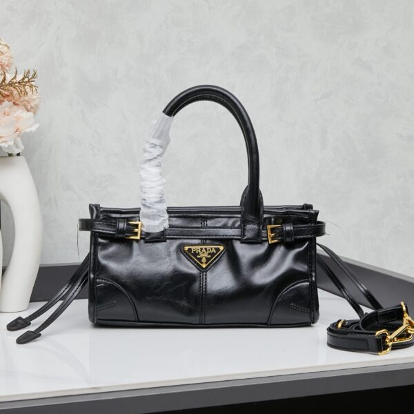 PRADA(プラダ) 肩掛け バッグ 黒 24x13x18cm