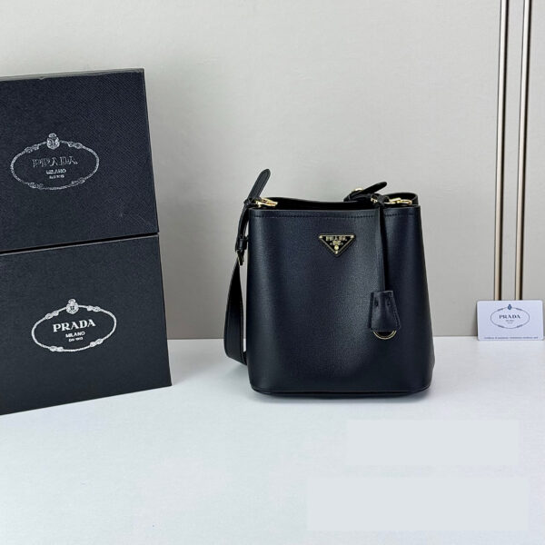 PRADA(プラダ) 新作 肩掛け バッグ 22x22x10cm