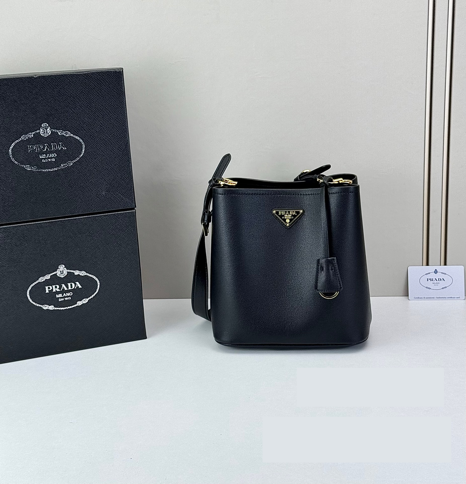 PRADA(プラダ) 新作 肩掛け バッグ 22x22x10cm