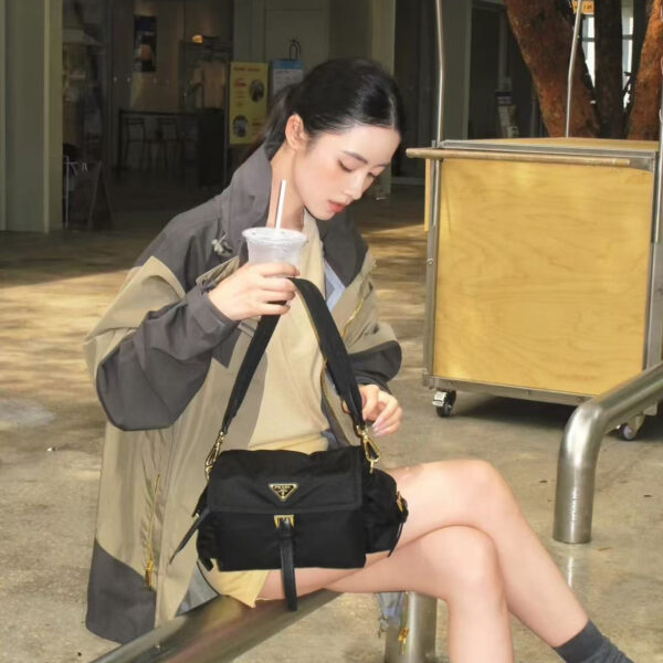 PRADA(プラダ) 肩掛け バッグ ナイロン 30x14x10cm