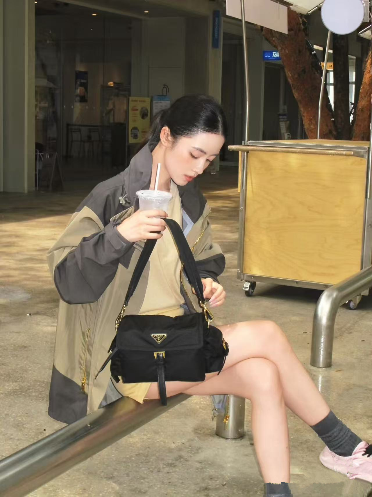 PRADA(プラダ) 肩掛け バッグ ナイロン 30x14x10cm