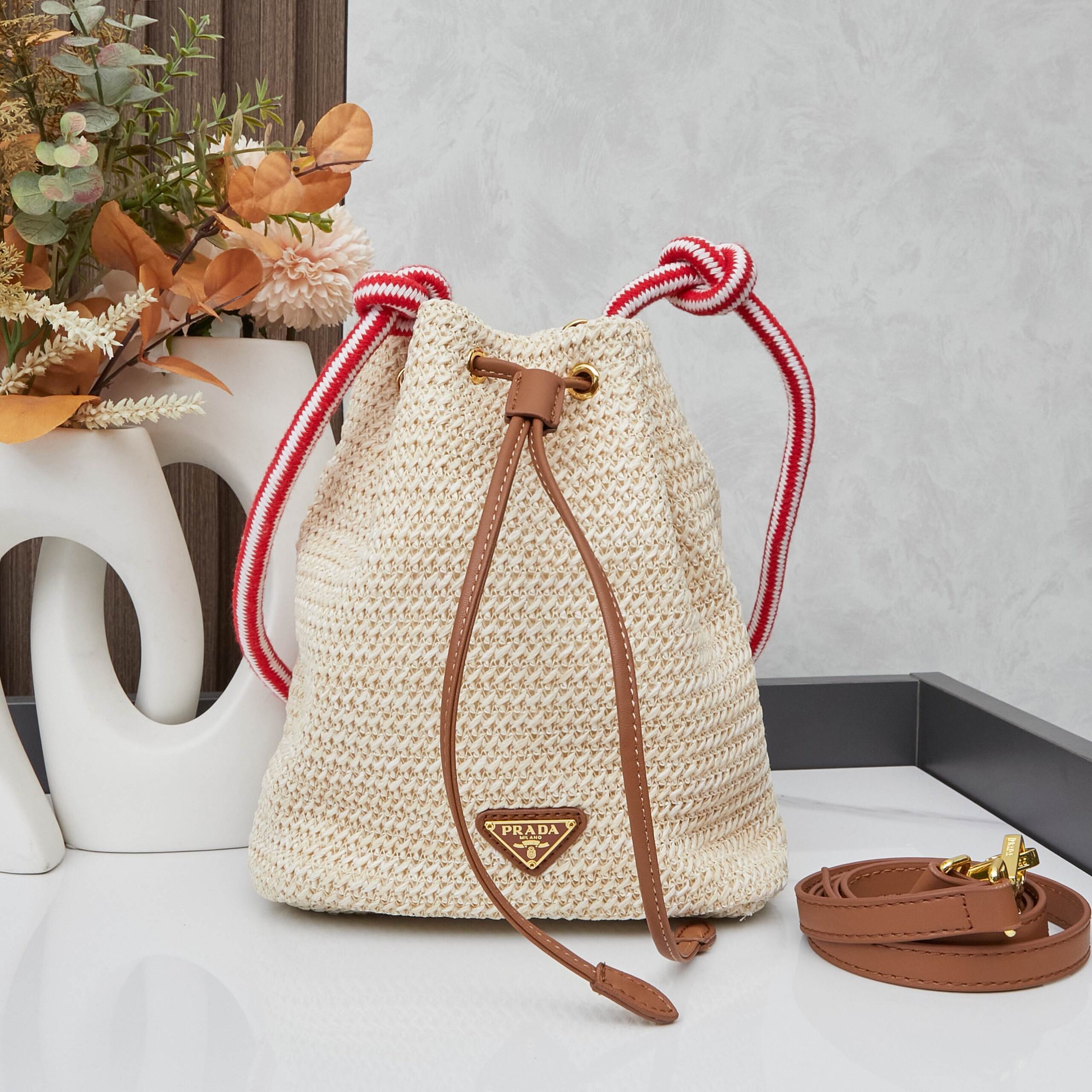 PRADA(プラダ) 2025SS新作 巾着 バッグ 26x27x13cm