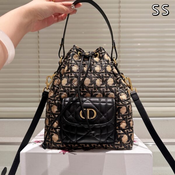 ディオール(Dior) CD 新作 ミニ バッグ 20x25cm