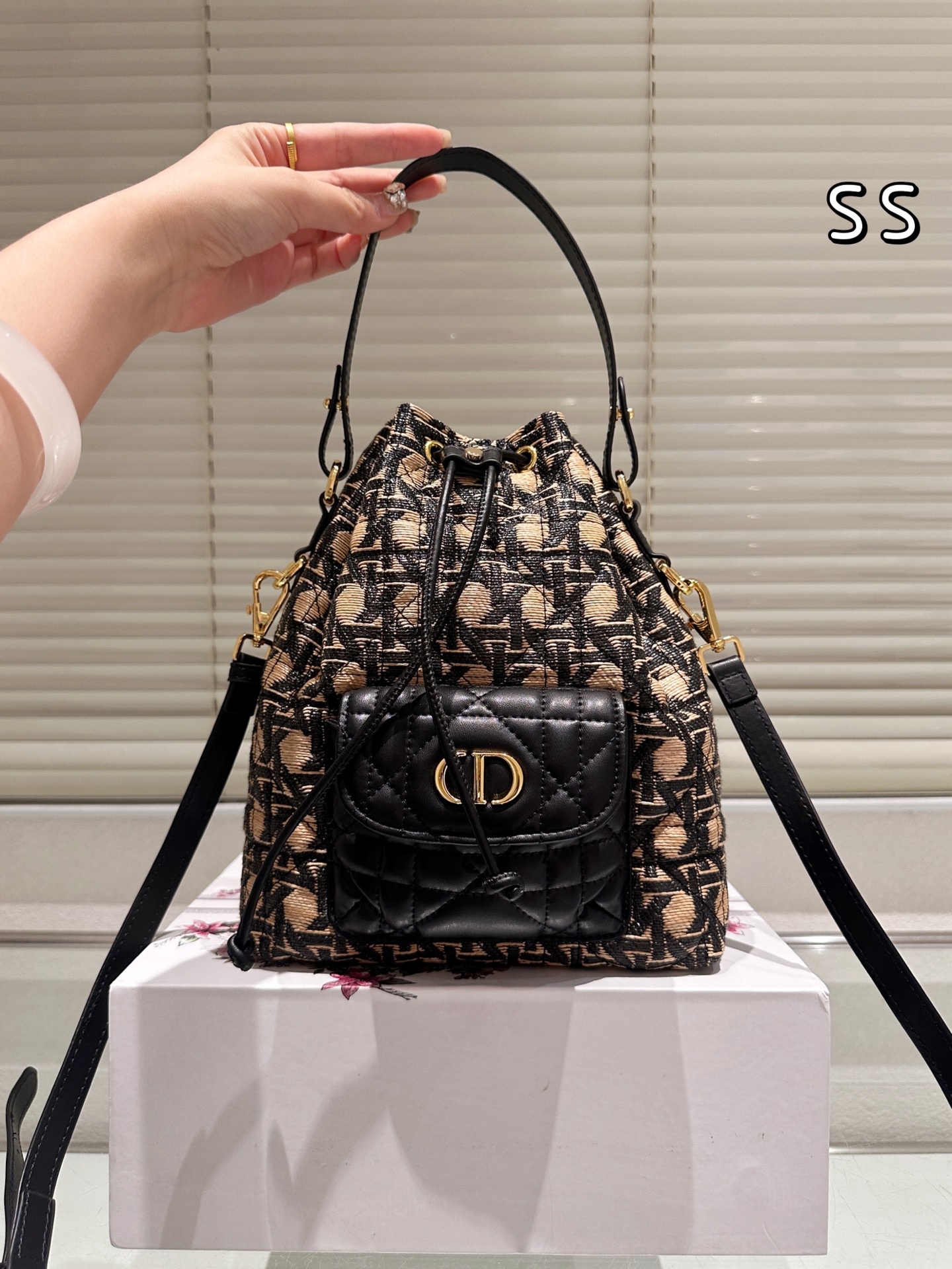 ディオール(Dior) CD 新作 ミニ バッグ 20x25cm