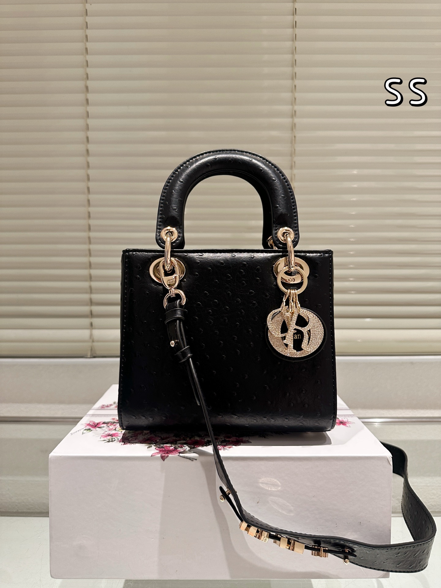 ディオール(Dior) CD Lady ダチョウ バッグ 20cm