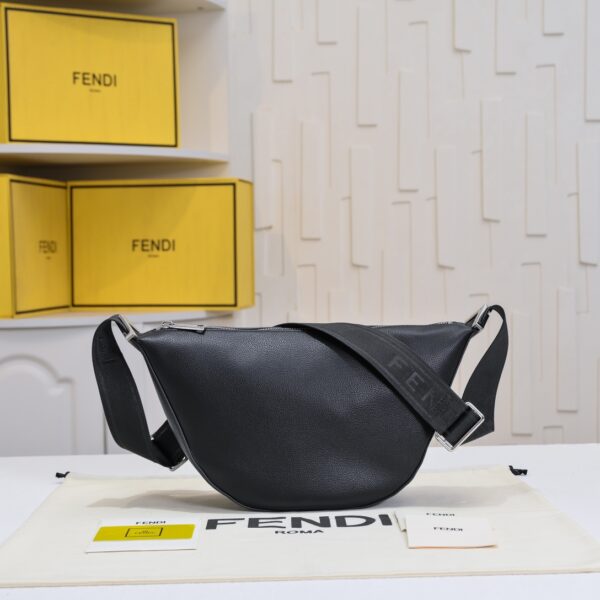 Fendi(フェンディ) ベルト バッグ 33x19cm