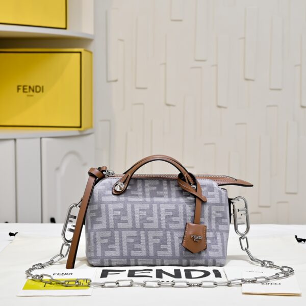 Fendi(フェンディ) ショルダー バッグ 20x13cm