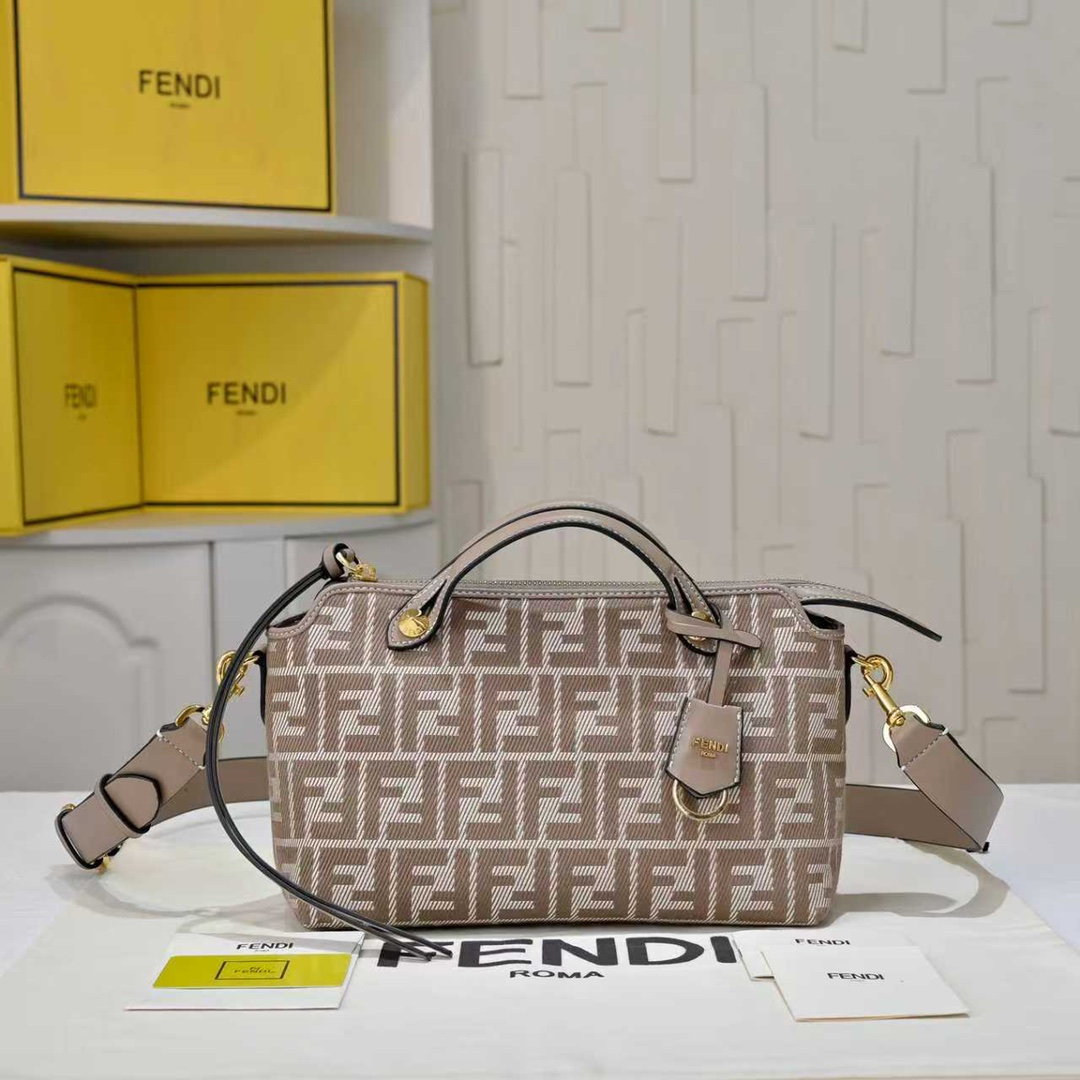 Fendi(フェンディ) 斜 めがけ バッグ 29x19x14cm