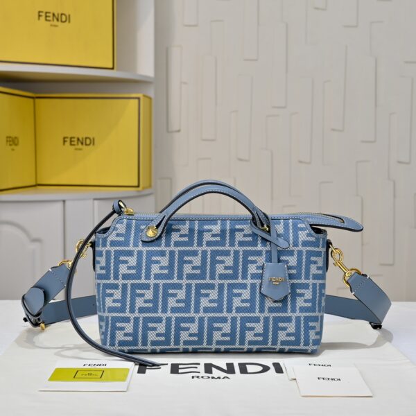 Fendi(フェンディ) 斜 めがけ バッグ 29x19x14cm