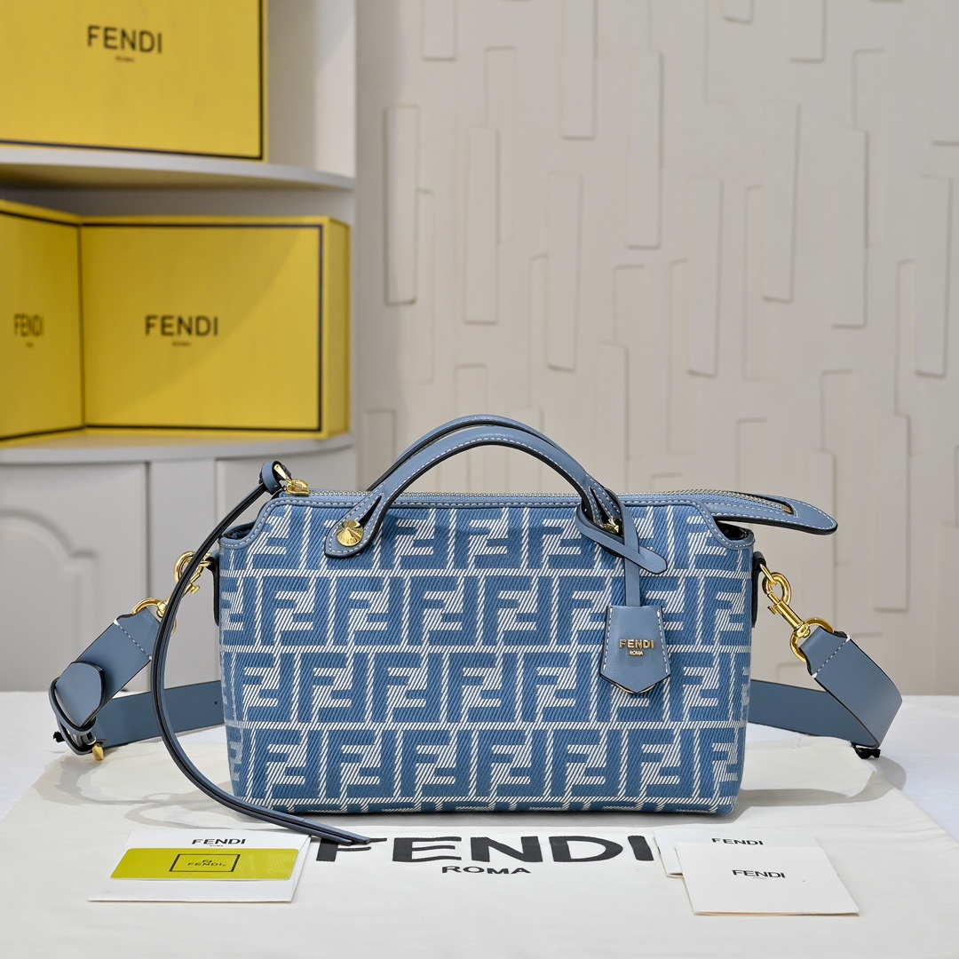 Fendi(フェンディ) 斜 めがけ バッグ 29x19x14cm