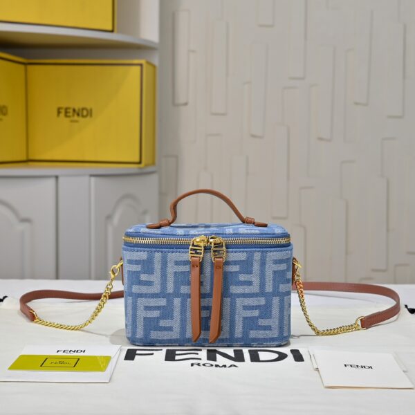 Fendi(フェンディ) 斜 めがけ バッグ 16x8x11cm
