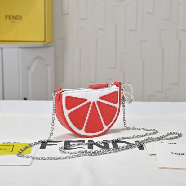 Fendi(フェンディ) 斜 めがけ バッグ 13x8.5cm