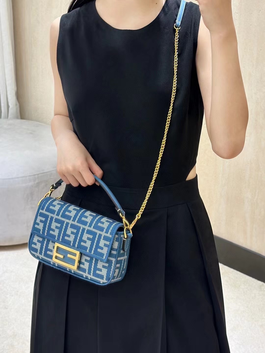 Fendi(フェンディ) 斜 めがけ バッグ 20x5x11cm