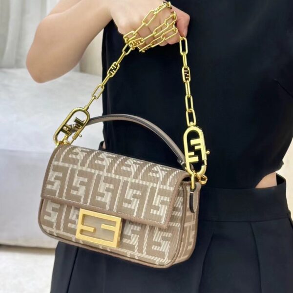 Fendi(フェンディ) 斜 めがけ バッグ 20x5x11cm