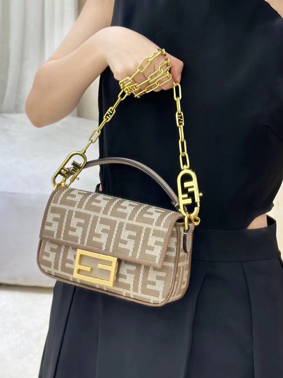 Fendi(フェンディ) 斜 めがけ バッグ 20x5x11cm