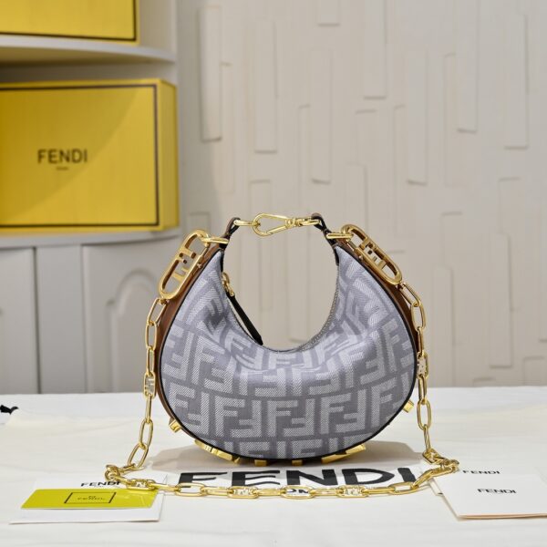 Fendi(フェンディ) 肩掛け バッグ 20x13x7cm