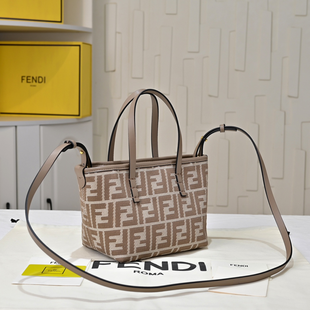 Fendi(フェンディ) かご バッグ 23x19.5x15cm
