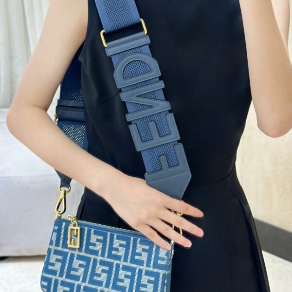 Fendi(フェンディ) 斜 めがけ バッグ 20x3x12cm