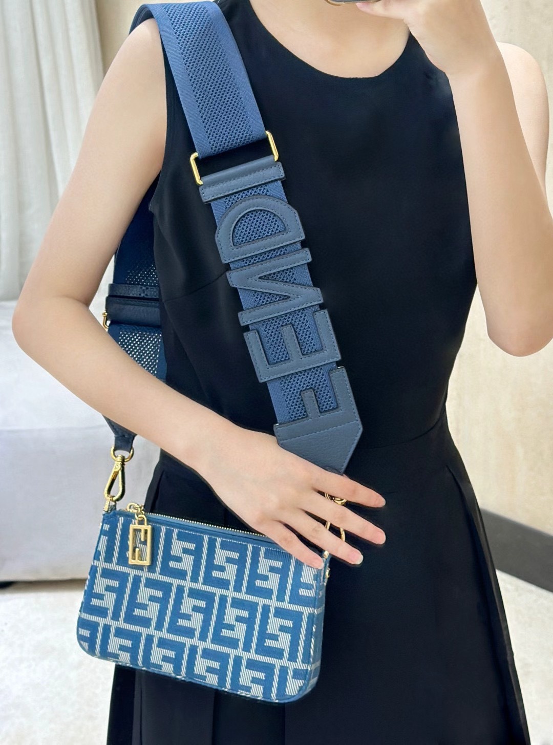 Fendi(フェンディ) 斜 めがけ バッグ 20x3x12cm