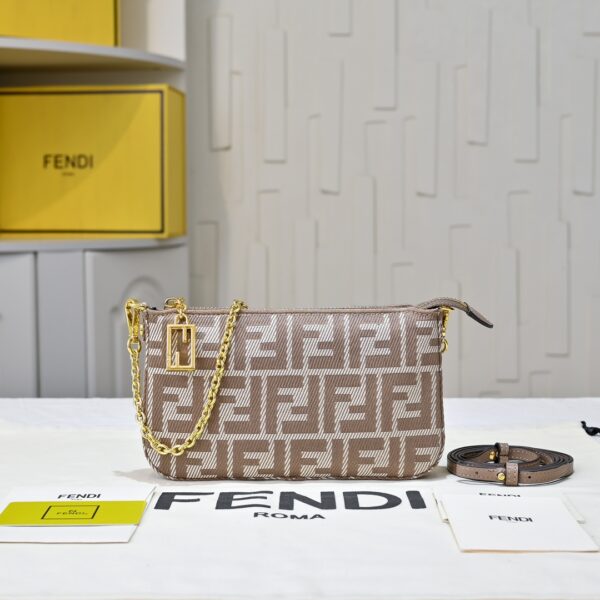 Fendi(フェンディ) 斜 めがけ バッグ 20x3x12cm