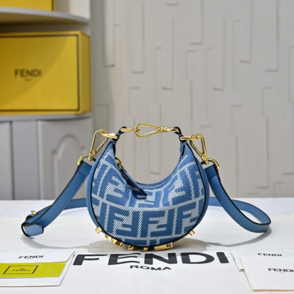 Fendi(フェンディ) 肩掛け バッグ 16x14x5cm