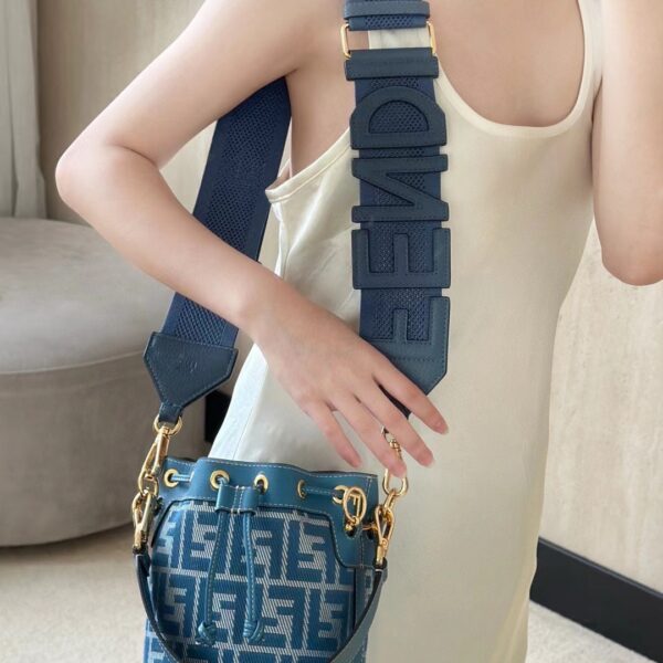 Fendi(フェンディ) 巾着 バッグ 14x12x18cm