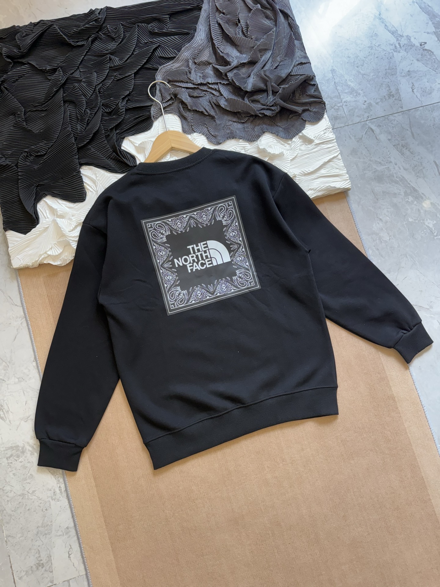 ノース フェイス(The North Face) プル オーバー パーカー 男女兼用