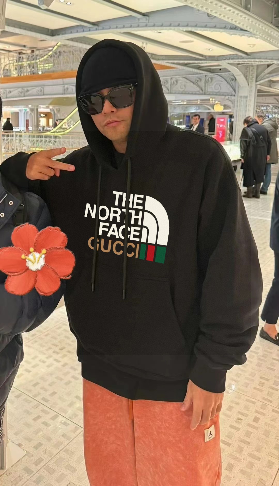 ノース フェイス(The North Face) パーカー グレー 男女兼用